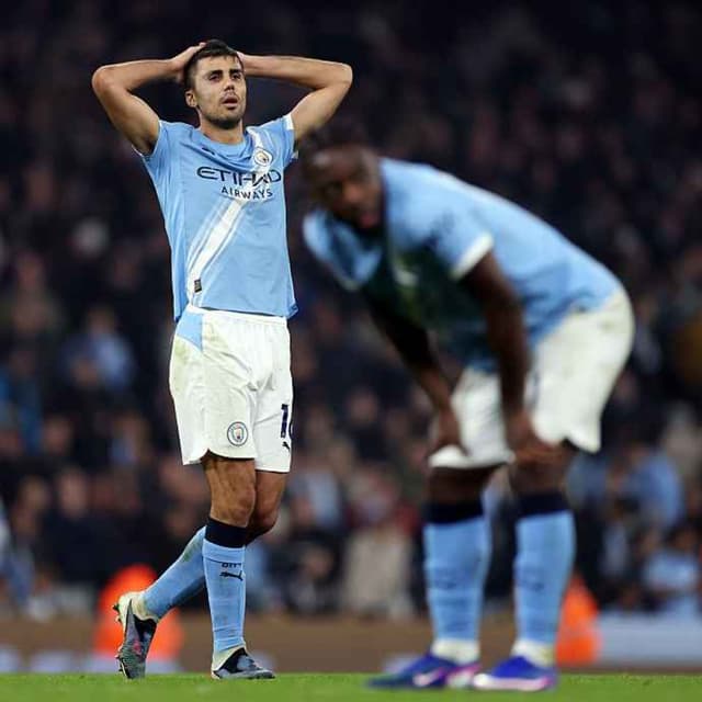 Arsenal extend lead as Man City blunder, Carrick loses & Chelsea batter Villa