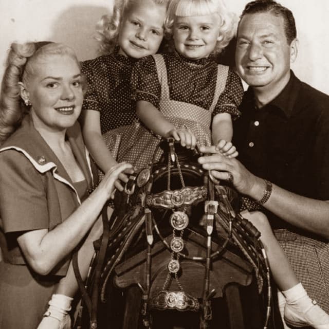 Classic Radio 04-09-26 - Phil and the Easter Bunny, Hobbies, and McGee the Artist