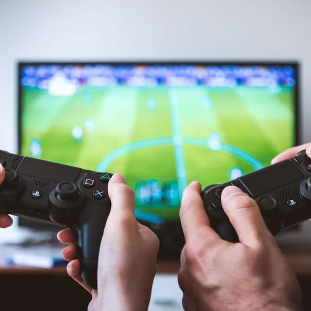 A Consensus-Based Algorithm for Non-Convex Multiplayer Games: Quantitative Laplace principle